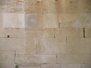 Гортис. Гортинский кодекс  —  древний манускрипт на камне.